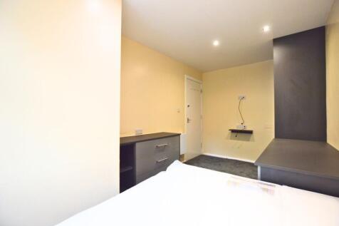 A well-maintained single bedroom featuring neut...