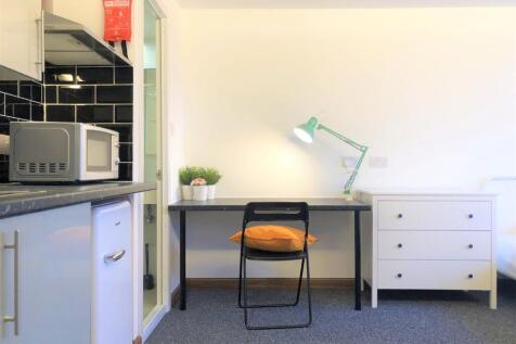 Bright and tidy single bedroom featuring a prac...