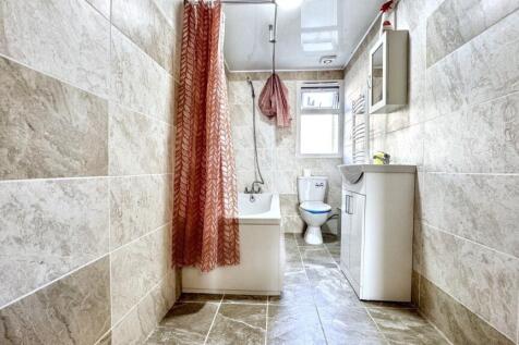 Bright and clean bathroom suite featuring a spa...