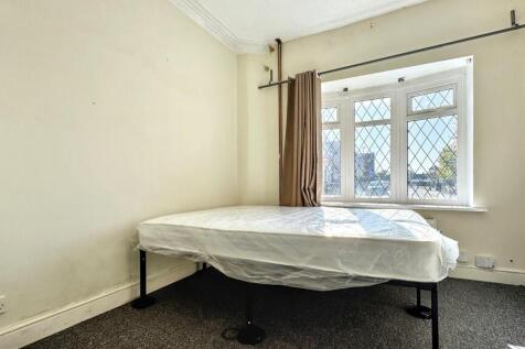 A simple and clean single bedroom featuring a l...