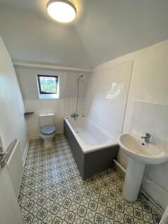 A well-maintained bathroom suite featuring a pa...