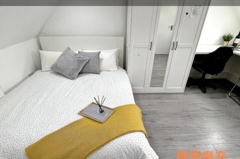 A bright and neatly arranged double bedroom fea...