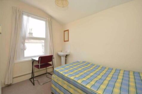 A bright and tidy double bedroom featuring a co...