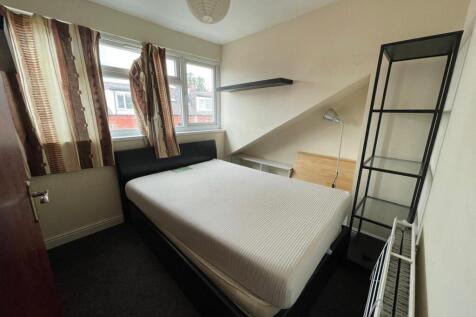 A cozy double bedroom featuring a comfortable d...