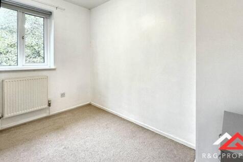A bright and clean single bedroom featuring a l...