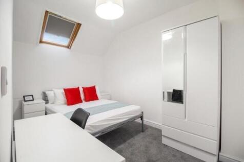 Bright and tidy double bedroom featuring a comf...