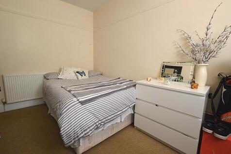 A cozy double bedroom featuring a neatly made b...