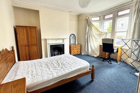 A cozy double bedroom featuring a classic woode...