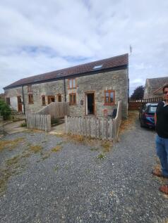 Charming stone-built terraced house with tradit...