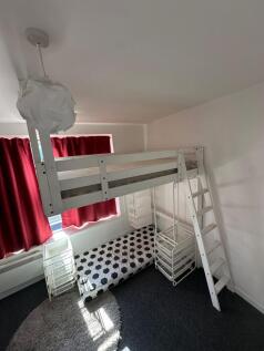 Bright and tidy single bedroom with a loft bed,...
