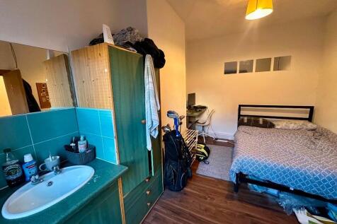 A compact and functional bedroom featuring a si...