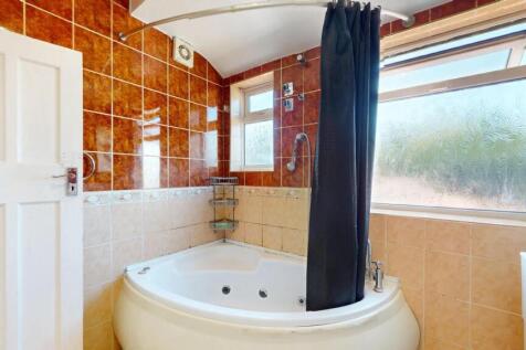 Bright and inviting bathroom suite featuring a ...