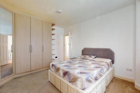 Bright and tidy double bedroom featuring a spac...