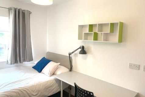 Bright and tidy single bedroom featuring a comf...
