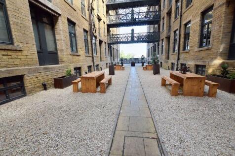 A beautifully maintained communal outdoor garde...
