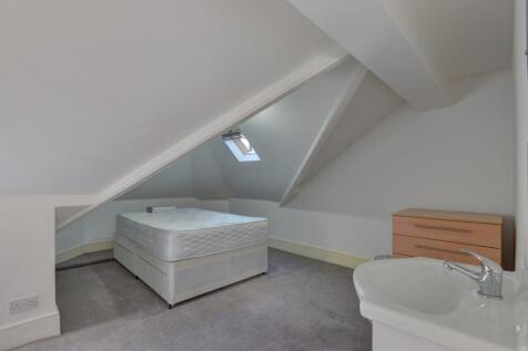 A cozy double bedroom featuring a comfortable b...