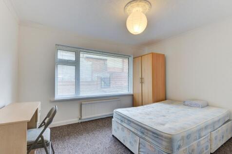 A bright and tidy double bedroom featuring a la...