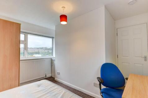 A bright and tidy single bedroom featuring a la...