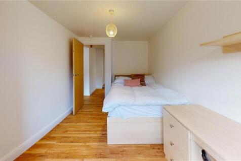 A cozy, well-maintained double bedroom featurin...