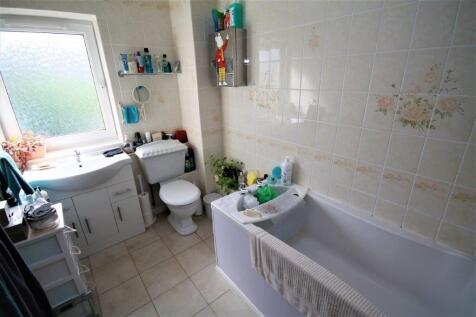 A clean and well-maintained bathroom featuring ...