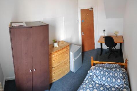 A cozy and inviting double bedroom with a desk ...