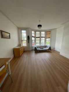 Bright and spacious living room with large bay ...