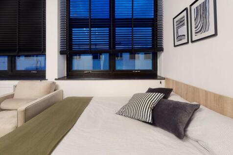 A modern and inviting double bedroom featuring ...