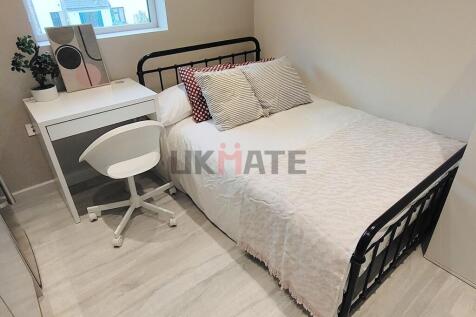 A bright and cozy double bedroom featuring a ne...