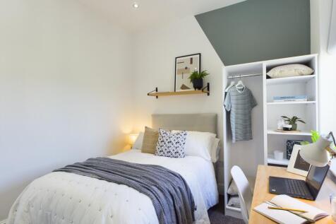 A cozy and bright double bedroom with modern de...