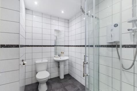 A modern and clean bathroom featuring a spaciou...