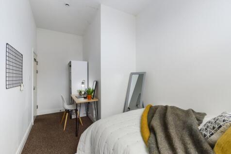 A cozy and inviting double bedroom featuring a ...