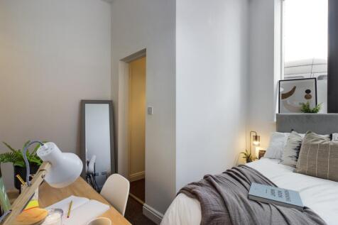 A bright and inviting double bedroom with a coz...