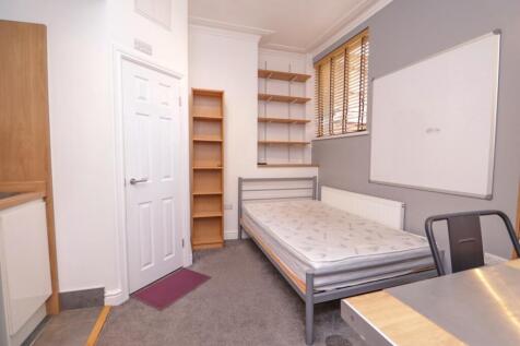 A tidy and well-lit double bedroom featuring sh...