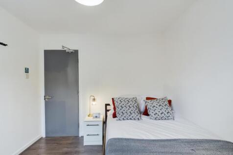 A bright and tidy double bedroom featuring a co...