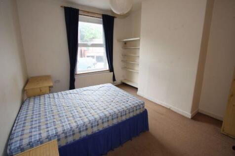 A straightforward single bedroom featuring a be...