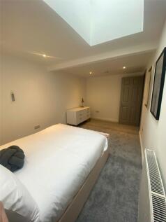 A bright and well-maintained double bedroom fea...