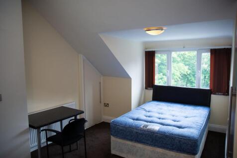 A cozy bedroom featuring a comfortable double b...