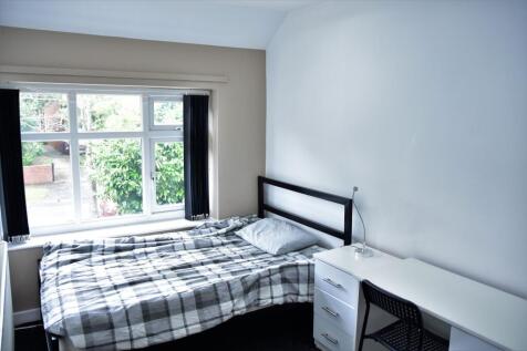 Bright, well-maintained single bedroom featurin...