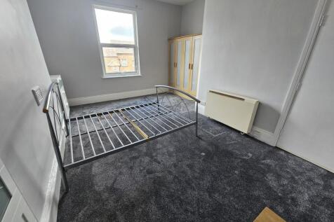 Bright, simply furnished double bedroom with a ...