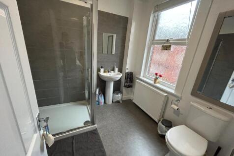 A clean and well-maintained bathroom featuring ...