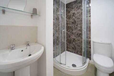 A clean and well-maintained bathroom featuring ...