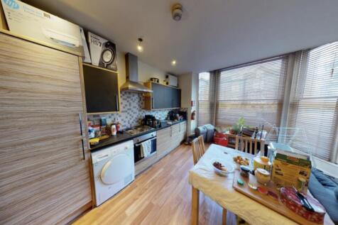Bright and spacious living room with modern fur...