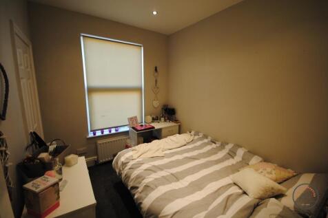 A cozy double bedroom featuring a neatly made b...