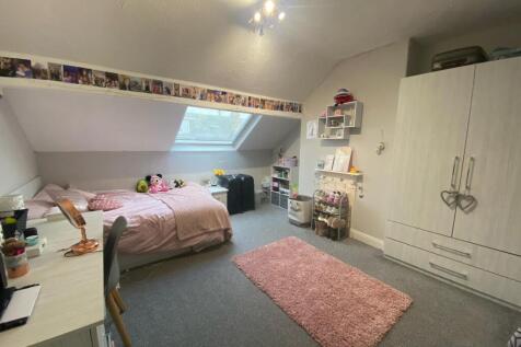 A bright and well-maintained double bedroom equ...