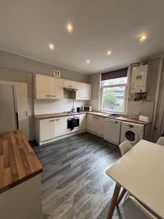 Modern and well-maintained kitchen with ample n...