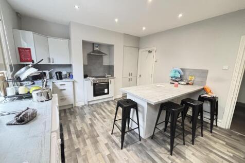 Modern and spacious kitchen with ample counter ...