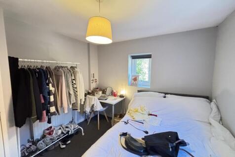 A bright and tidy double bedroom featuring a co...