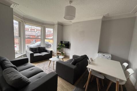 Bright and spacious living room with modern fur...