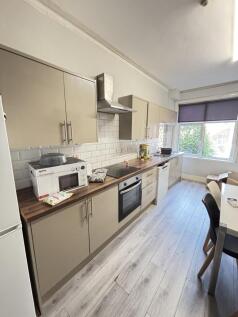 Bright and well-maintained kitchen with ample w...