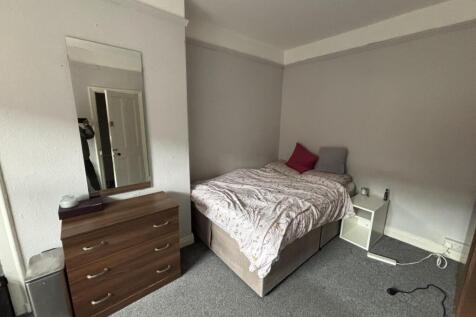 A comfortable double bedroom featuring a spacio...
